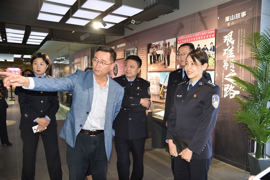 市交警支队开展交通安全公益行活动68