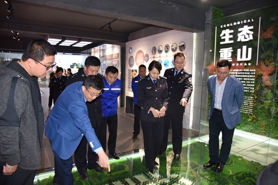 市交警支队开展交通安全公益行活动68
