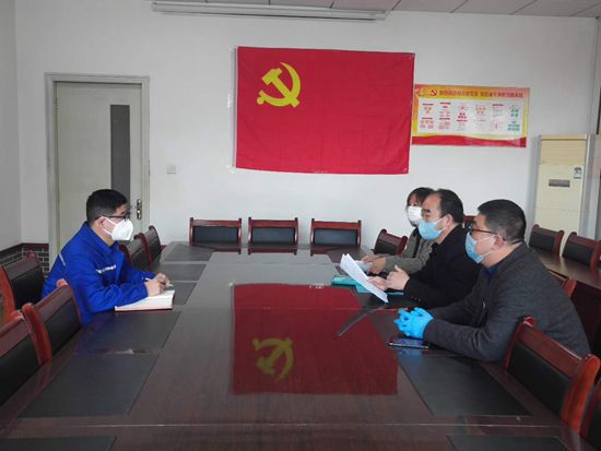 镇领导到鲁中水泥进行调研77