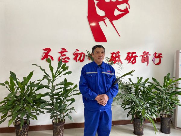【重山人•重山事】平凡中那抹绚丽的色彩 ——记重山思沃瑞叉车司机刘成国1