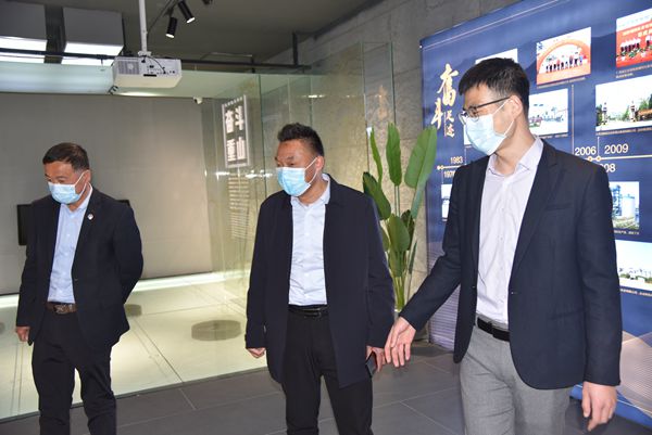七河生物公司到集团参观交流 42
