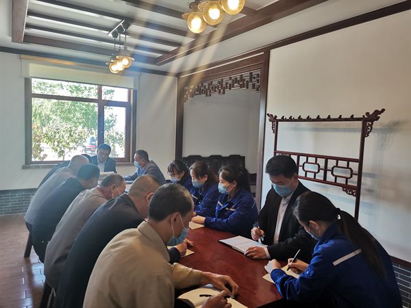 集团办公室召开工作会议3