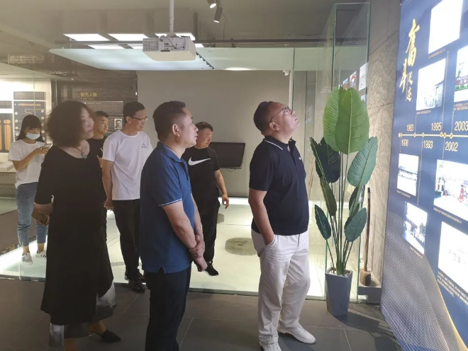 济南泉鑫建材、东营恒泰市政到集团参观考察96