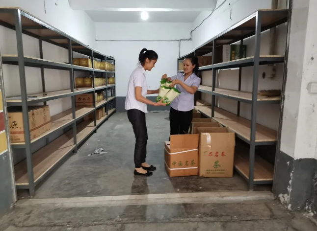 炎炎夏日送清凉 丝丝情意暖人心1