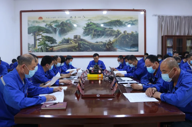 鲁蒙水泥党支部召开党员大会32