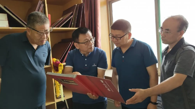 市档案馆领导到集团调研指导工作81