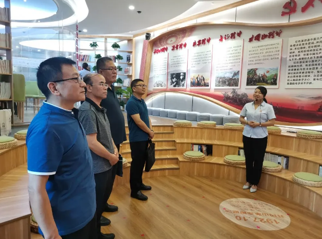 市档案馆领导到集团调研指导工作81