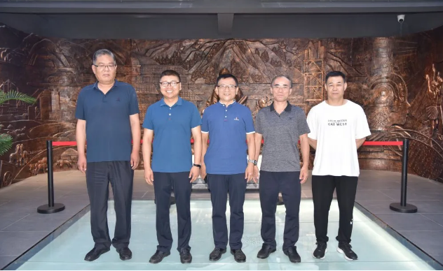 市档案馆领导到集团调研指导工作81