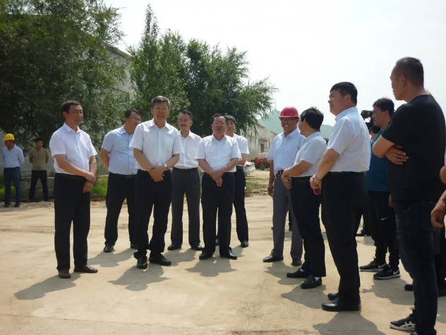 赤峰市委书记孟宪东到鹏峰化工视察调研9