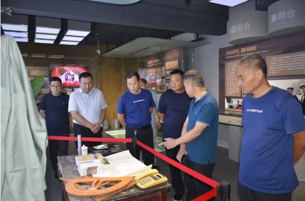 鲁中水泥客户到集团参观考察62