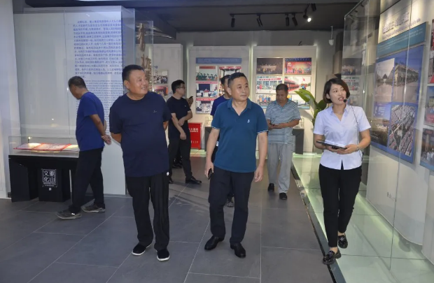 鲁中水泥客户到集团参观考察62