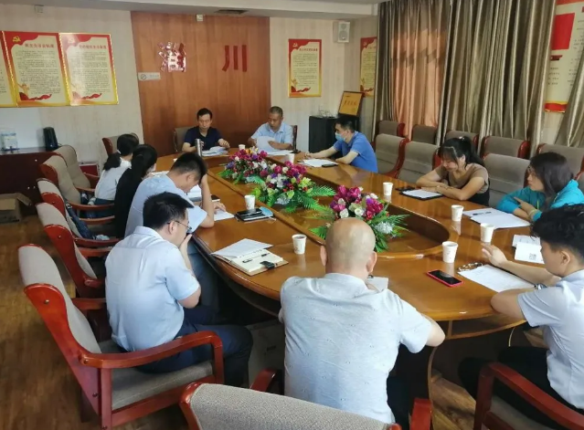 鲁中水泥参加全区经济运行座谈会35