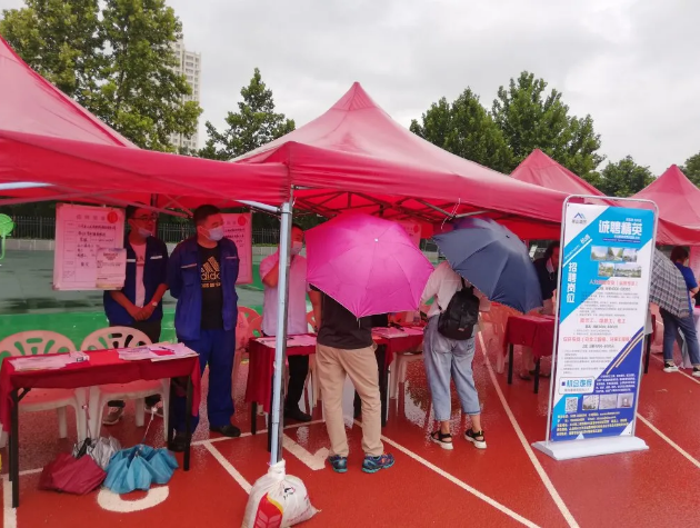 集团组织参加淄川区夏季人才招聘会75