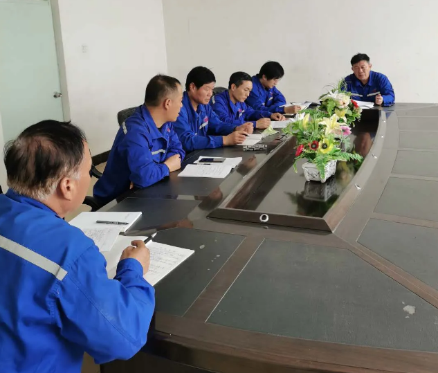 鲁蒙公司召开成本分析会议96