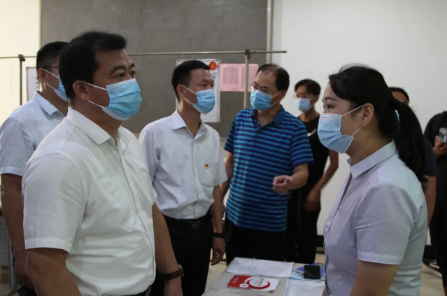 集团组织参加人才招聘会84