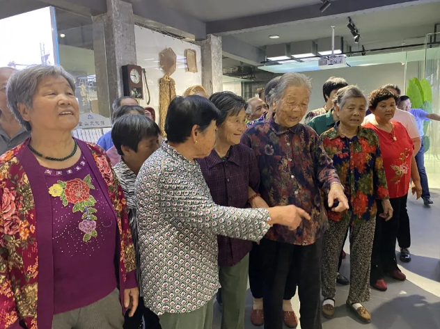 加强村企沟通 促进和谐发展——南韩村民参加重山集团企业开放日活动95