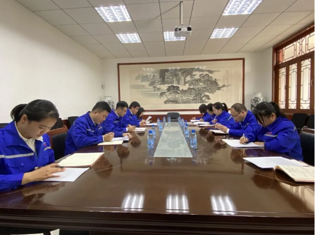 集团运营中心召开部门工作会议24