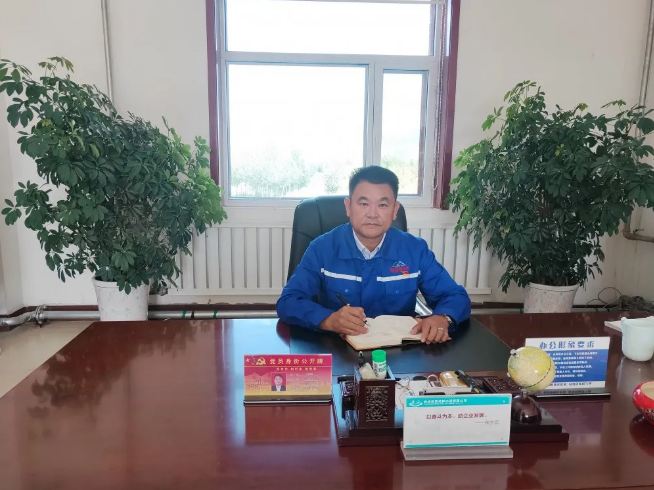 重山人·重山事︱有一种信仰叫“忠诚” 有一种信念叫“责任”——记鲁蒙水泥销售部经理崔亦滨28