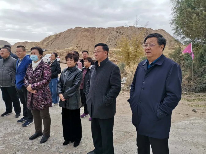 巴林左旗人大代表到鹏峰化工视察89