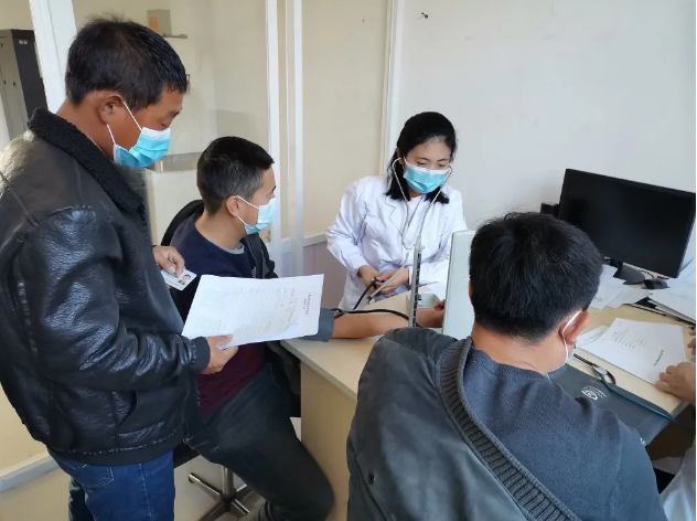 鹏峰化工组织新员工岗前职业健康体检4