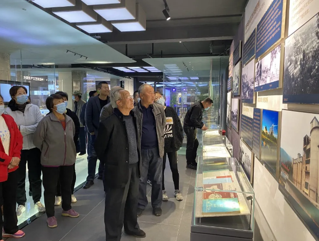 感受重山发展新面貌—— 北韩村村民参加重山集团企业开放日活动4