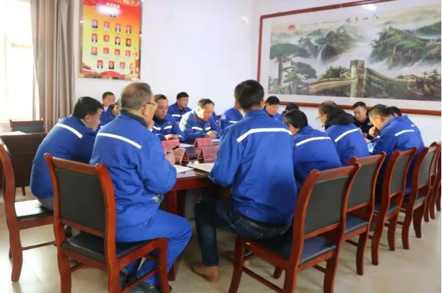 鲁蒙水泥党支部召开组织生活会9