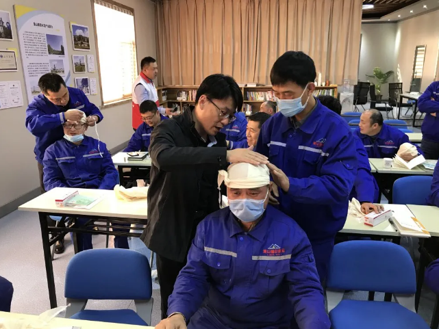 集团组织红十字应急救护培训